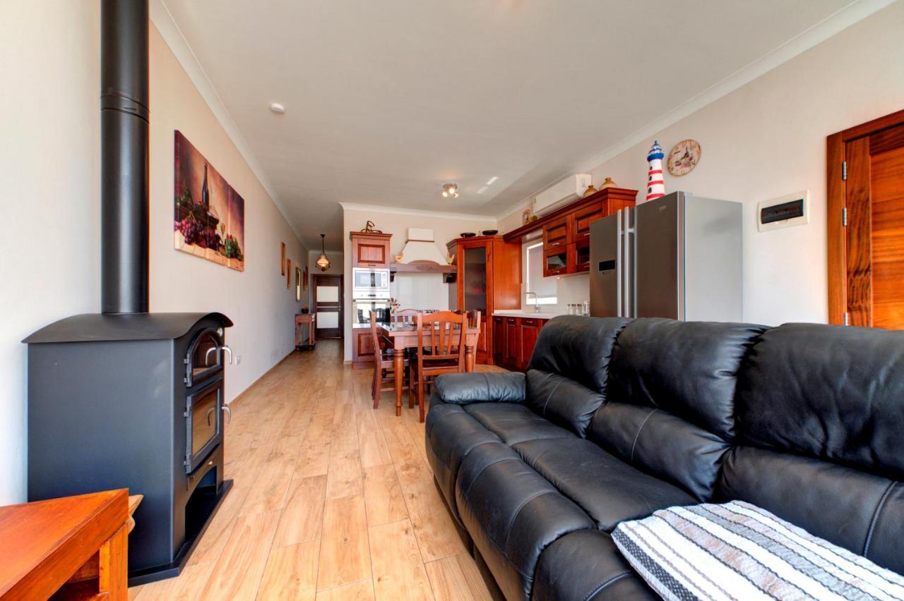 Modern Seaside 2 Bedroom Penthouse With Sea Views St. Paul's Bay Exterior photo
