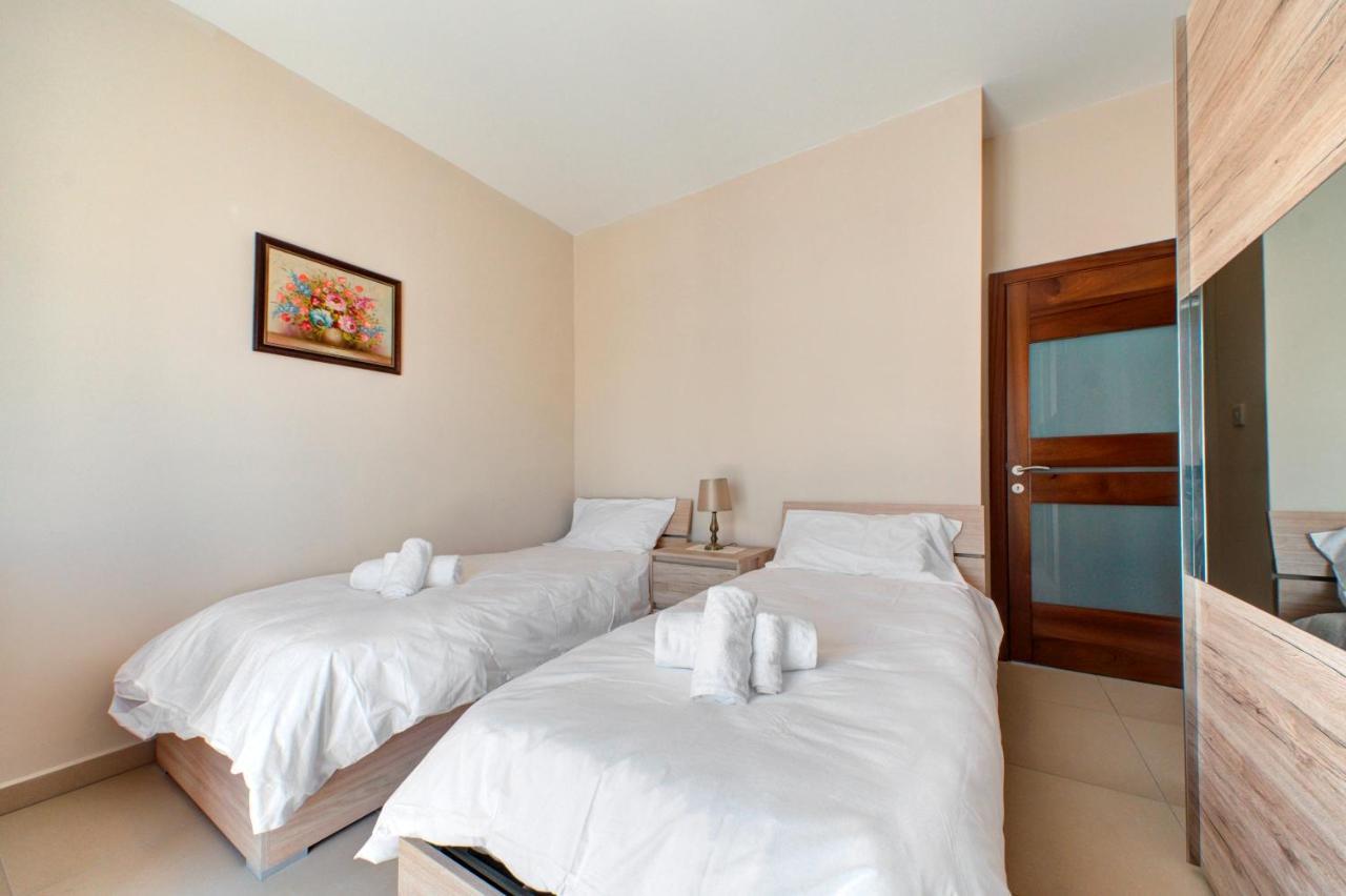 Modern Seaside 2 Bedroom Penthouse With Sea Views St. Paul's Bay Exterior photo