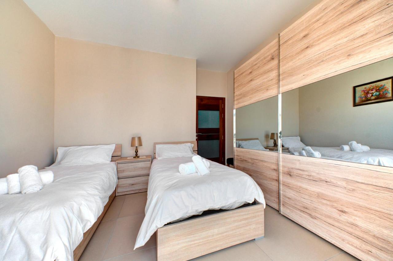 Modern Seaside 2 Bedroom Penthouse With Sea Views St. Paul's Bay Exterior photo