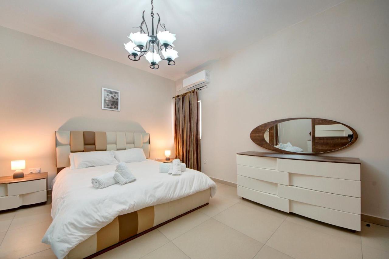 Modern Seaside 2 Bedroom Penthouse With Sea Views St. Paul's Bay Exterior photo